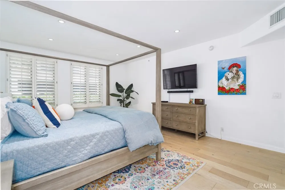 11740 W Sunset Boulevard #14 Los Angeles, CA 90049