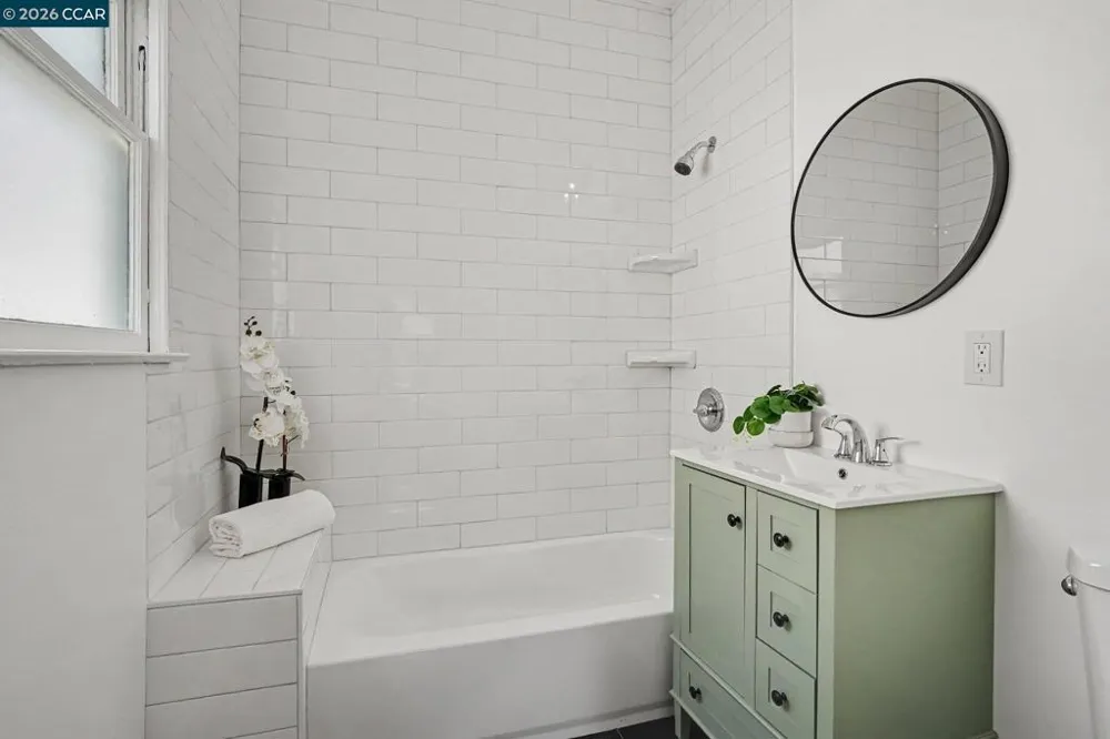 4959 Desmond St. Oakland, CA 94618