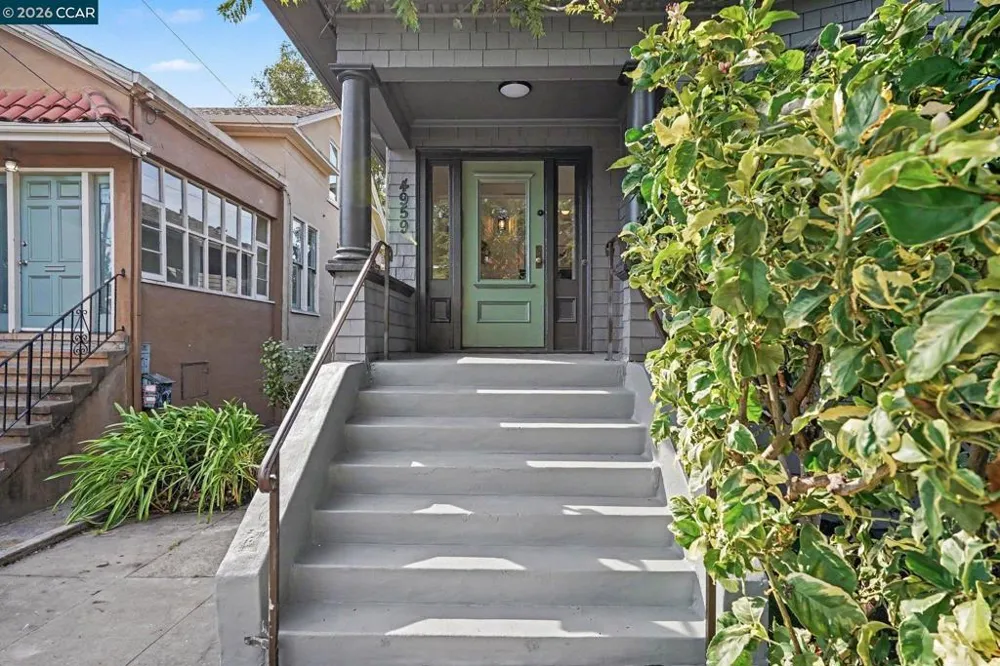 4959 Desmond St. Oakland, CA 94618