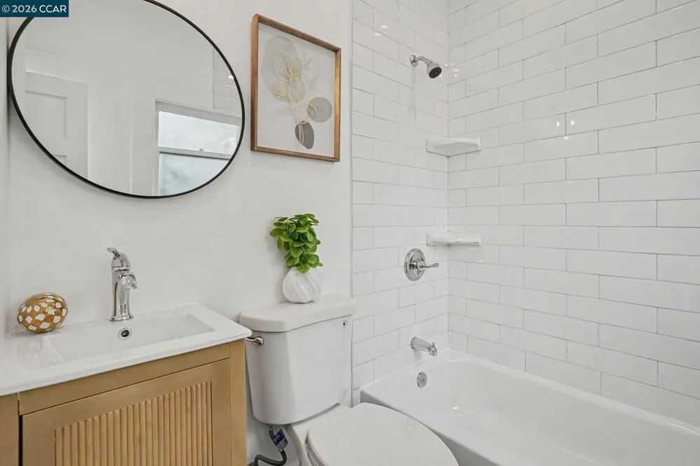 4959 Desmond St. Oakland, CA 94618