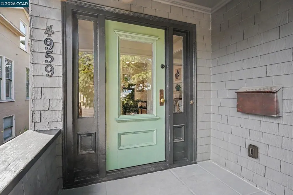 4959 Desmond St. Oakland, CA 94618