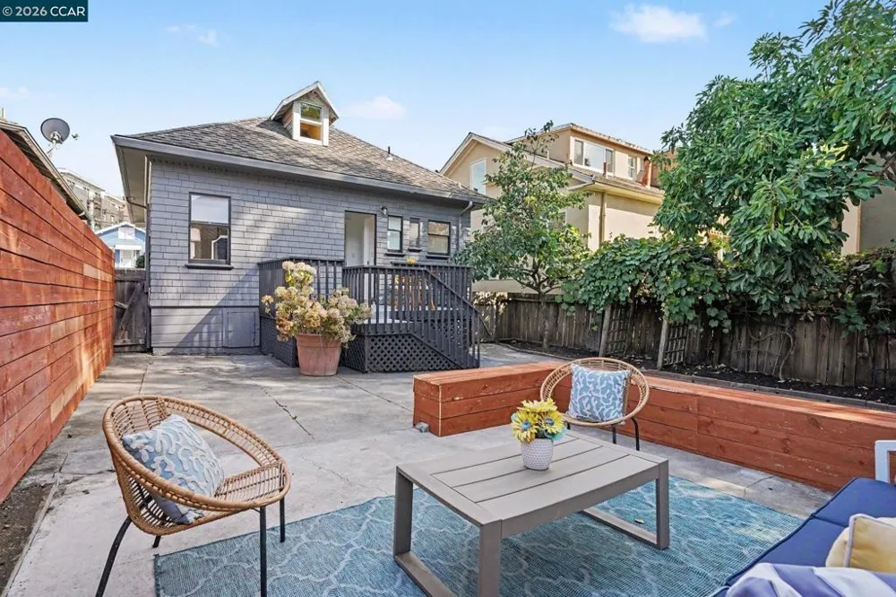 4959 Desmond St. Oakland, CA 94618