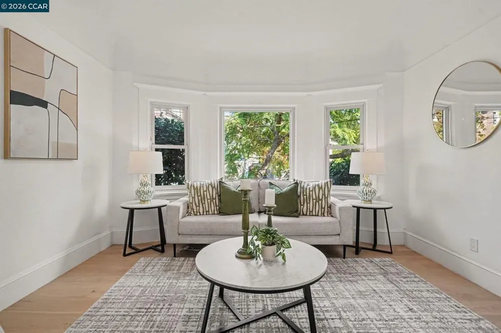 4959 Desmond St. Oakland, CA 94618