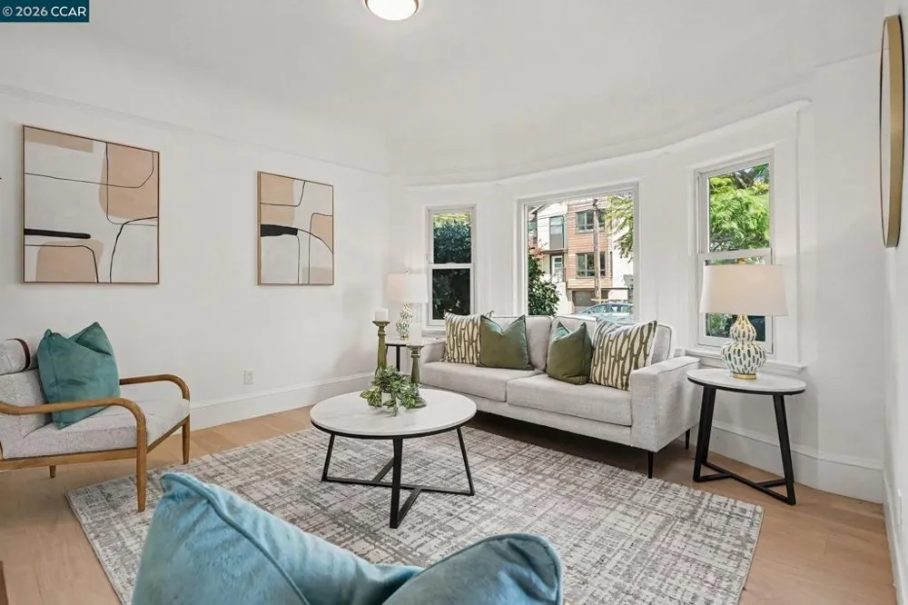 4959 Desmond St. Oakland, CA 94618