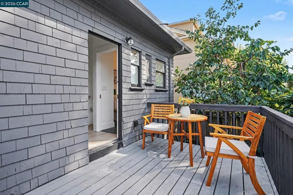4959 Desmond St. Oakland, CA 94618