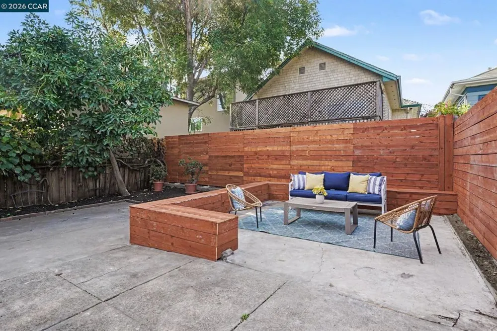 4959 Desmond St. Oakland, CA 94618