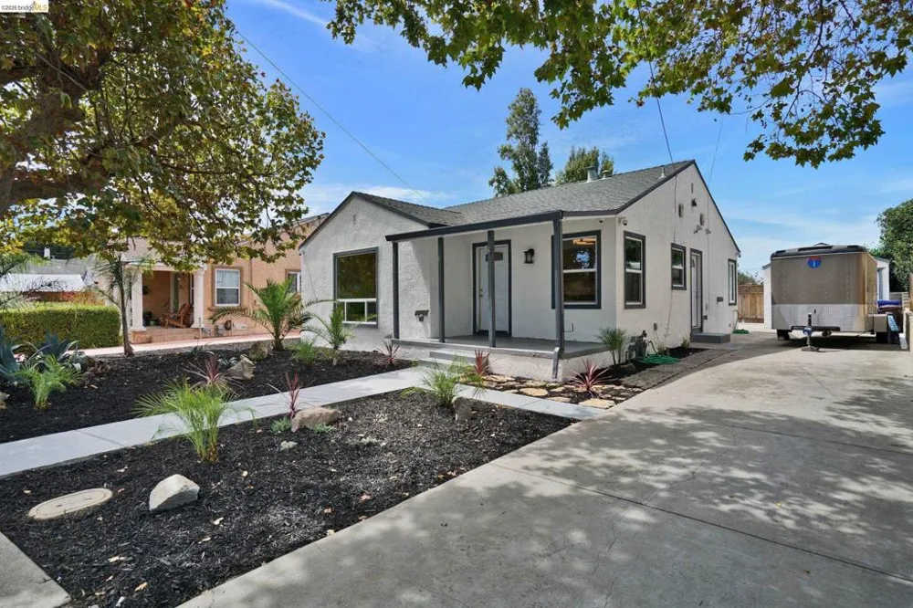 207 Bergedo Dr. Oakland, CA 94603