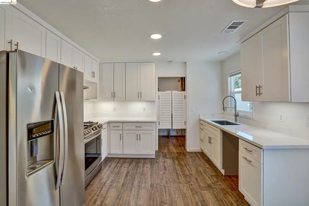 207 Bergedo Dr. Oakland, CA 94603