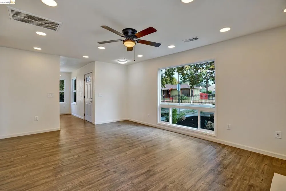 207 Bergedo Dr. Oakland, CA 94603