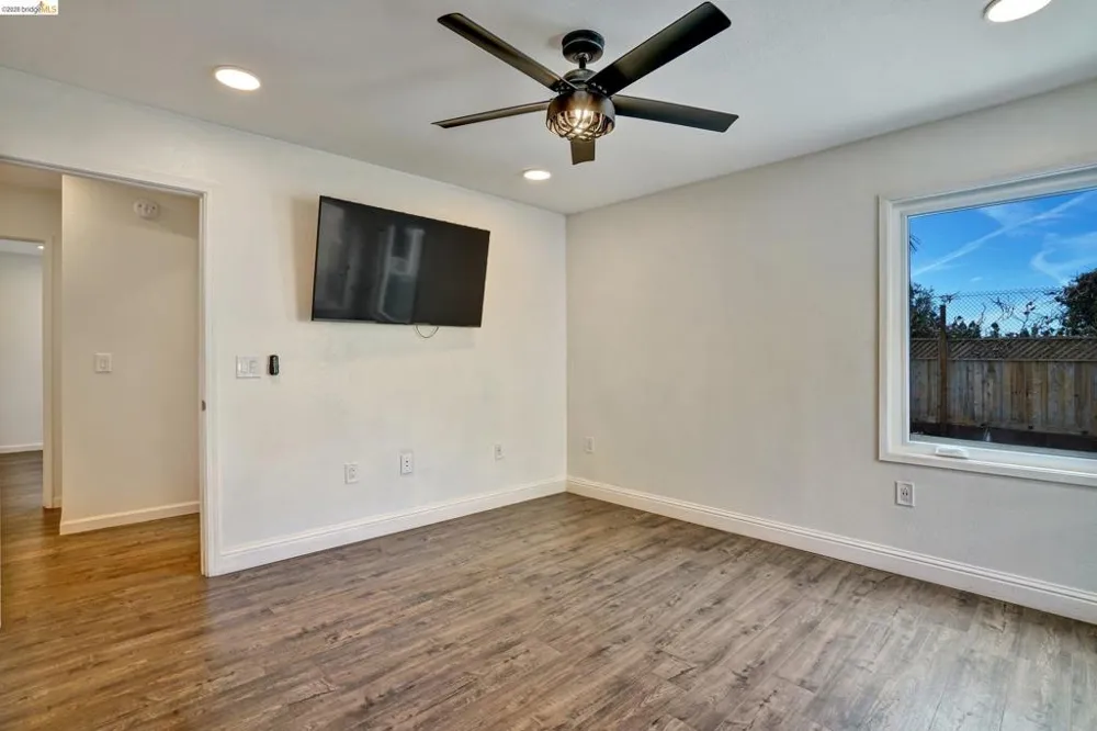 207 Bergedo Dr. Oakland, CA 94603