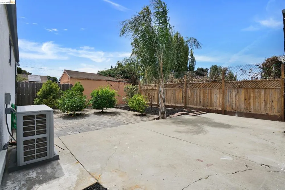 207 Bergedo Dr. Oakland, CA 94603
