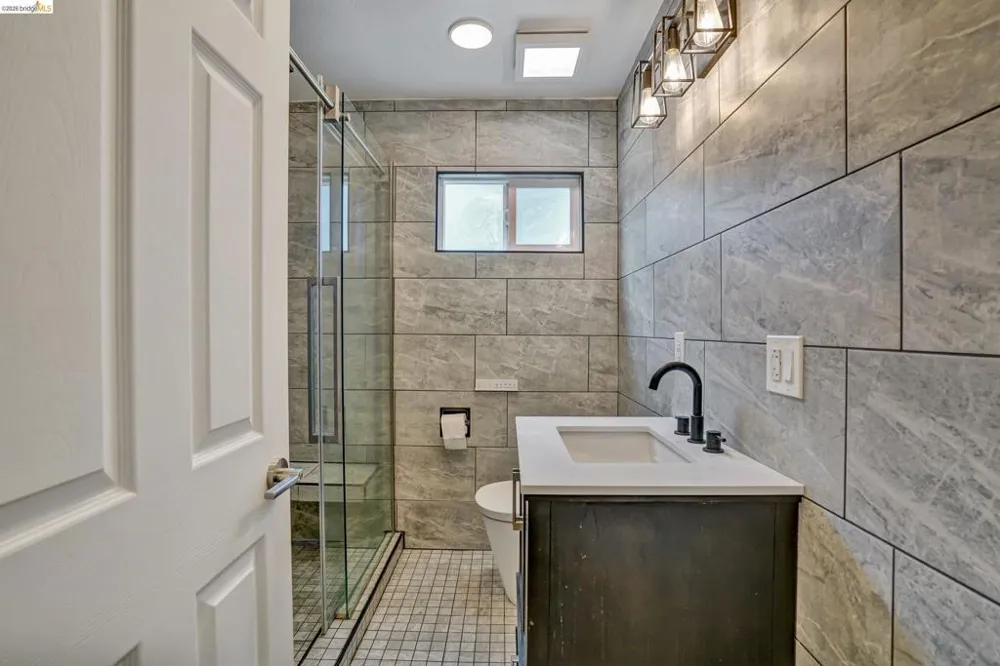 207 Bergedo Dr. Oakland, CA 94603