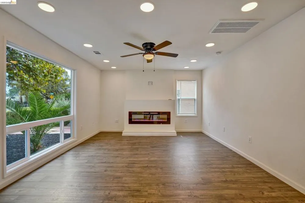 207 Bergedo Dr. Oakland, CA 94603