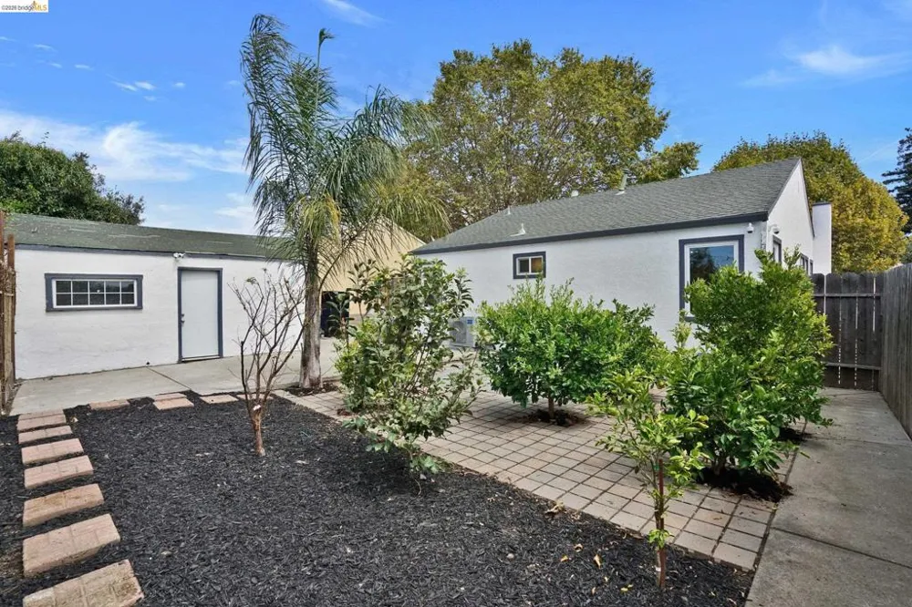 207 Bergedo Dr. Oakland, CA 94603