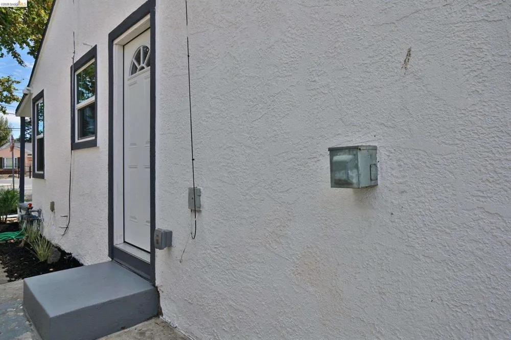 207 Bergedo Dr. Oakland, CA 94603