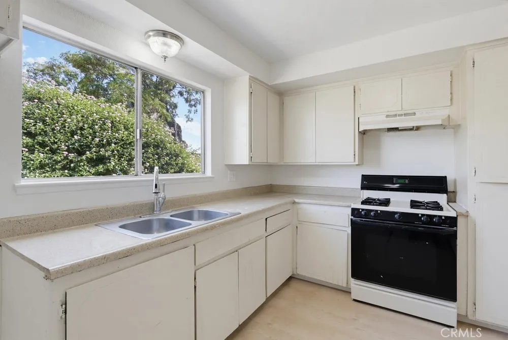 9187 Cypress Fontana, CA 92335