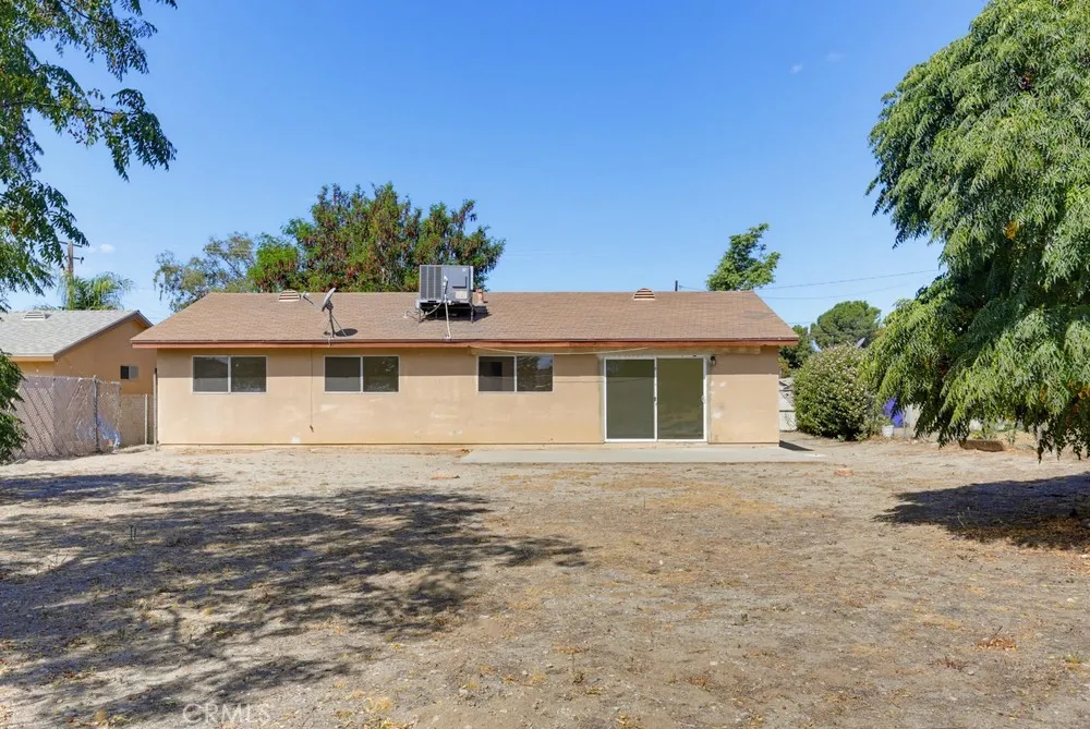 9187 Cypress Fontana, CA 92335