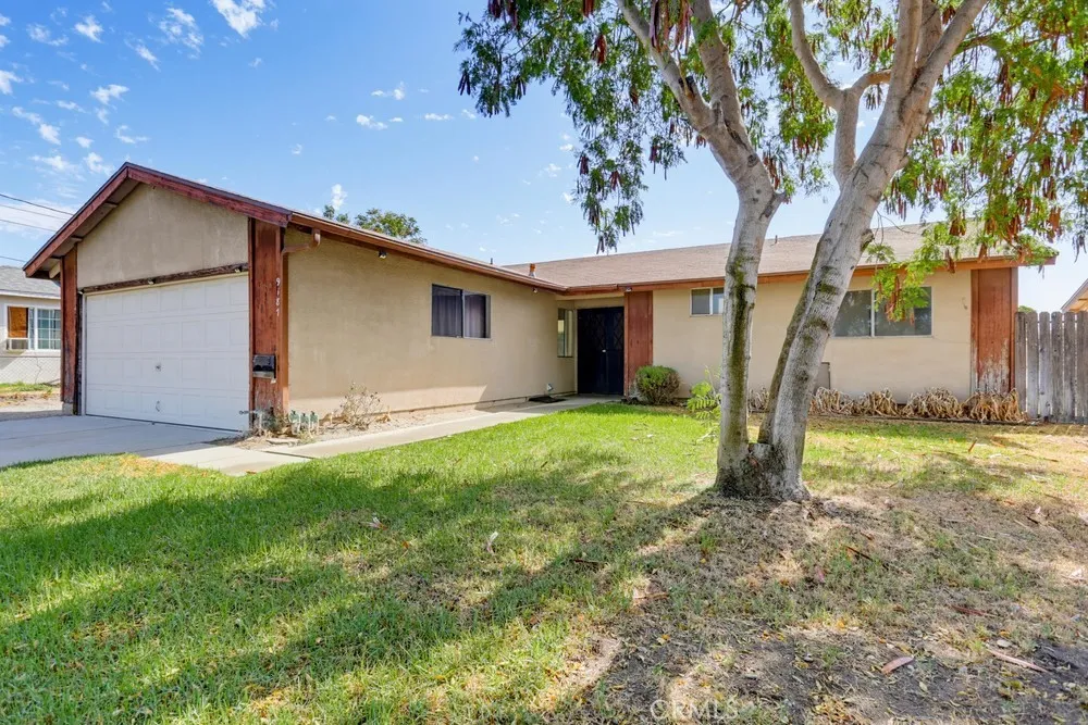 9187 Cypress Fontana, CA 92335
