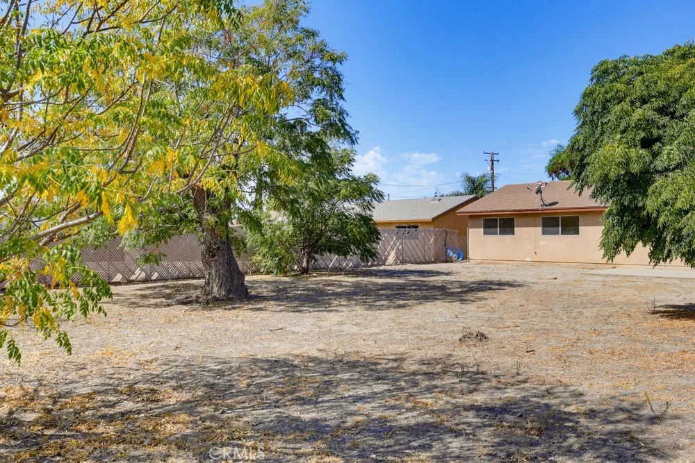 9187 Cypress Fontana, CA 92335