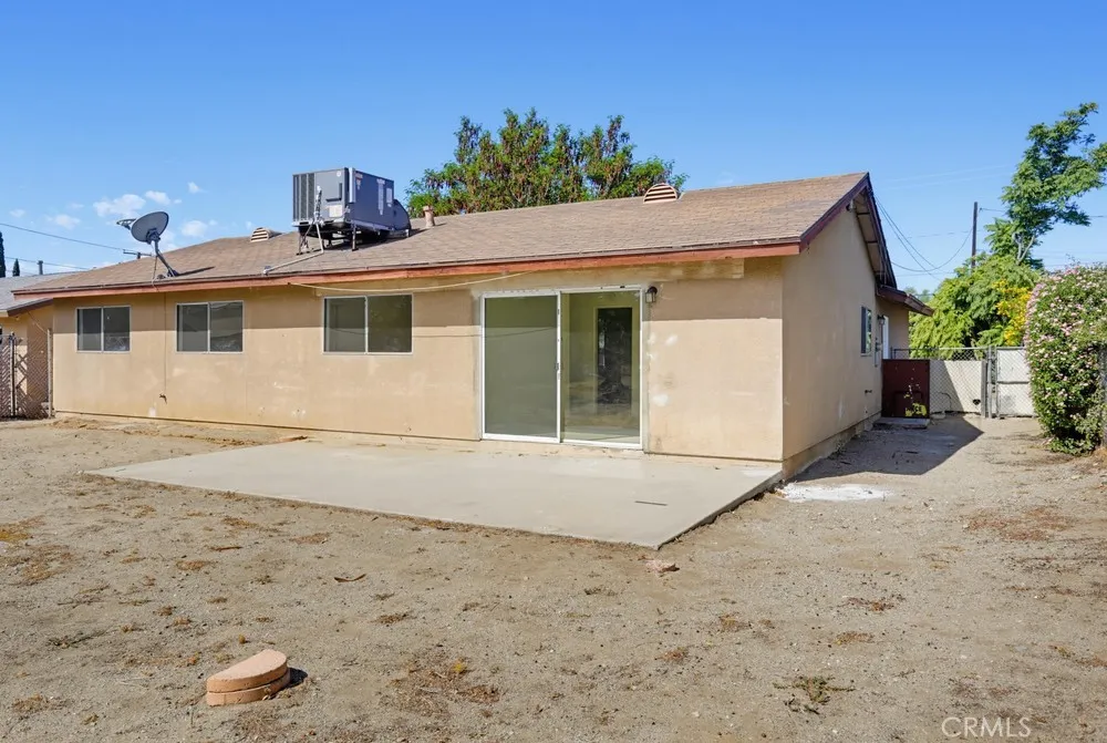 9187 Cypress Fontana, CA 92335