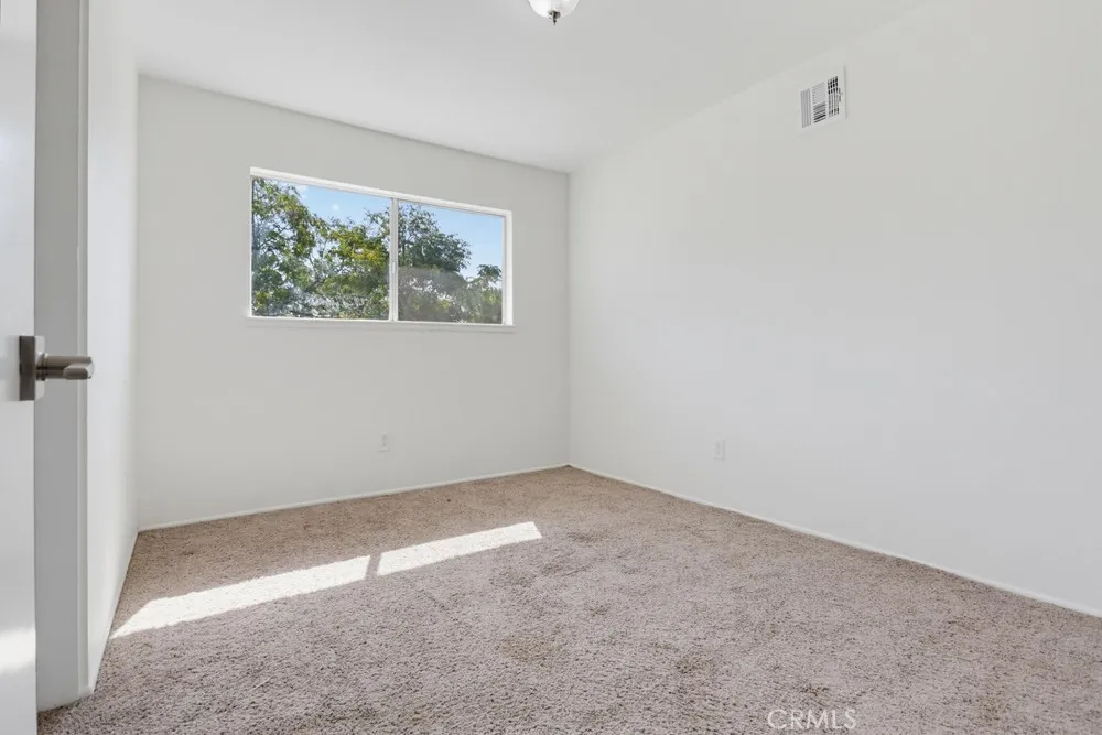 9187 Cypress Fontana, CA 92335