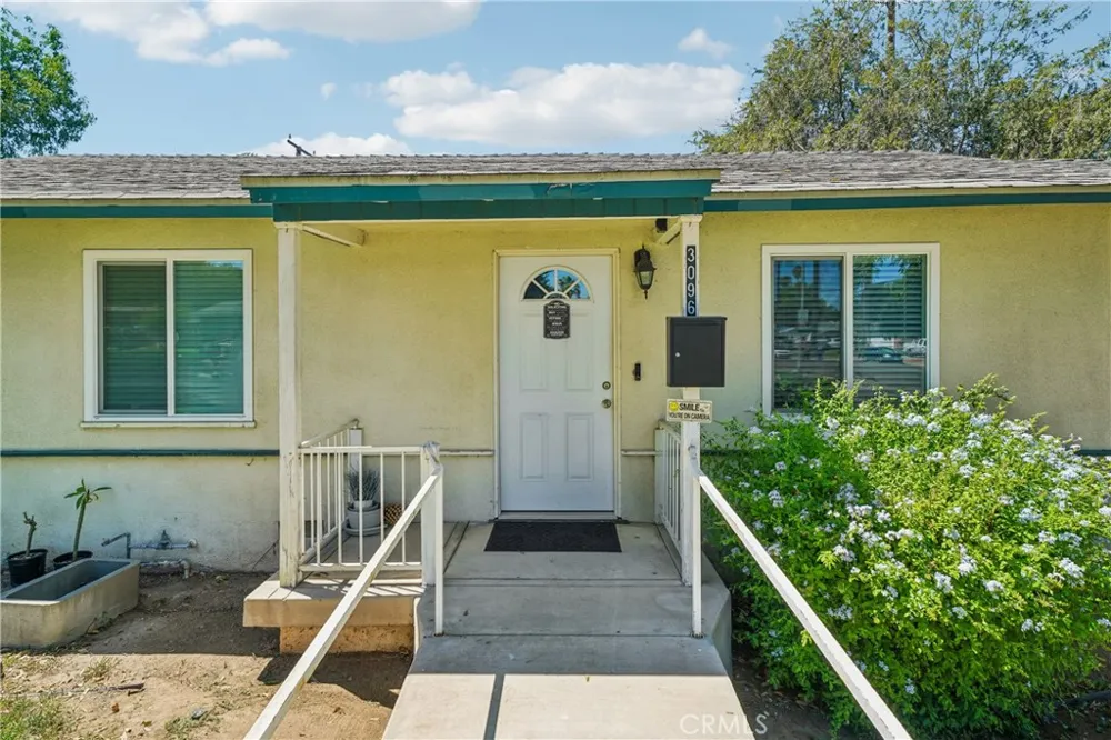 3096 Bautista Riverside, CA 92506