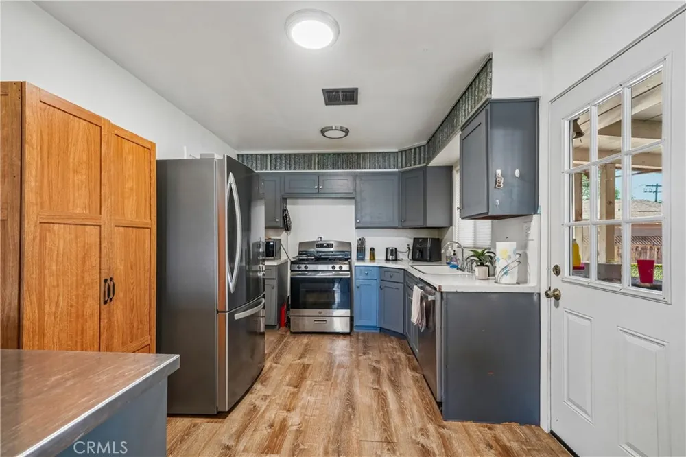 3096 Bautista Riverside, CA 92506