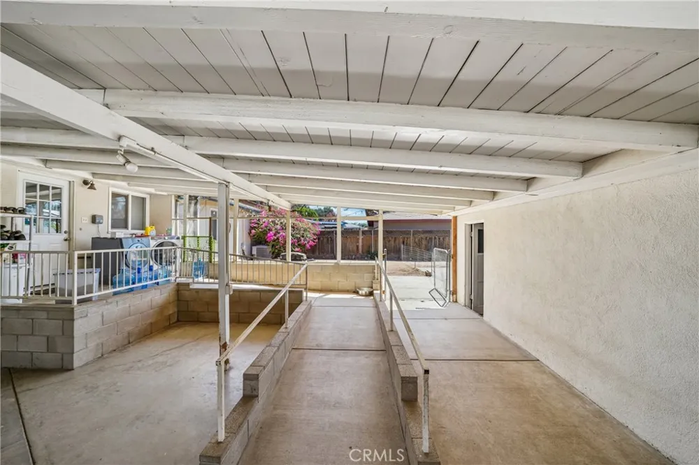3096 Bautista Riverside, CA 92506