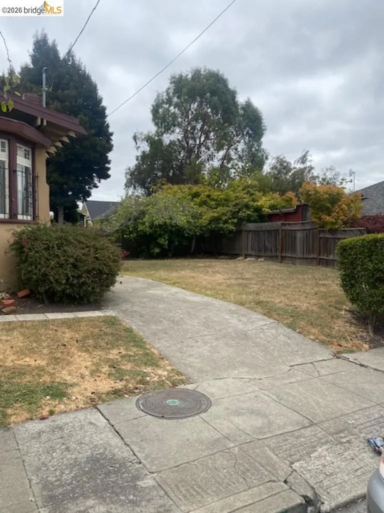 987 Yerba Buena Ave Oakland, CA 94608