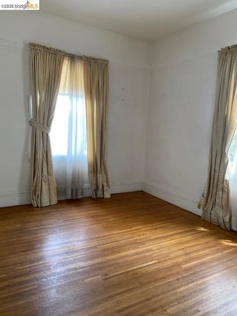 987 Yerba Buena Ave Oakland, CA 94608