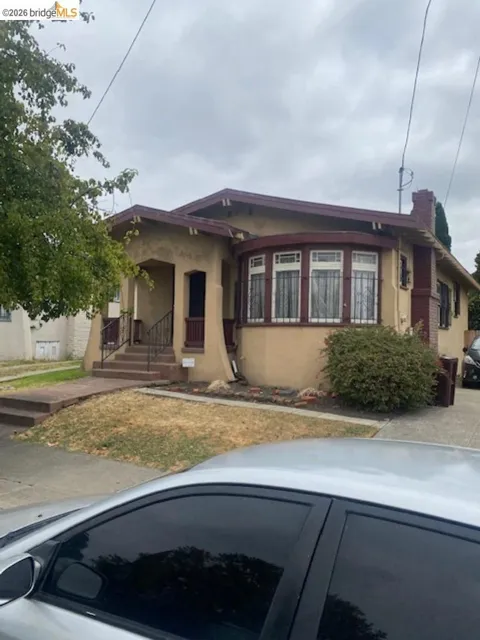 987 Yerba Buena Ave