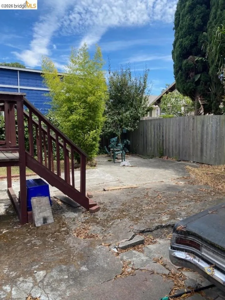 987 Yerba Buena Ave Oakland, CA 94608