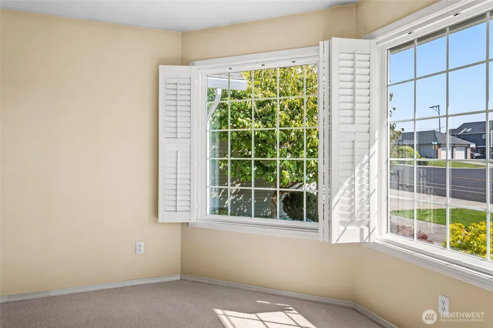606 S 56th Avenue Yakima, WA 98908