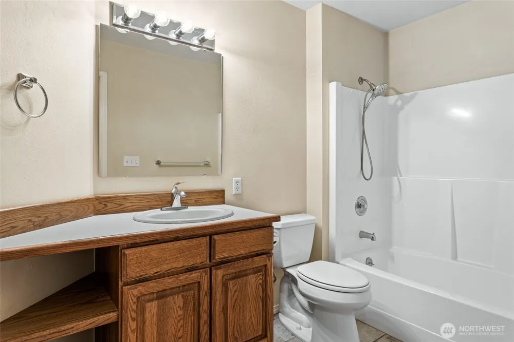 606 S 56th Avenue Yakima, WA 98908