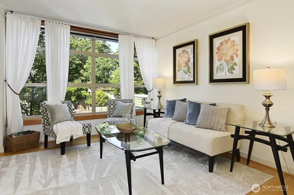 2502 50th Street #103 Seattle, WA 98103