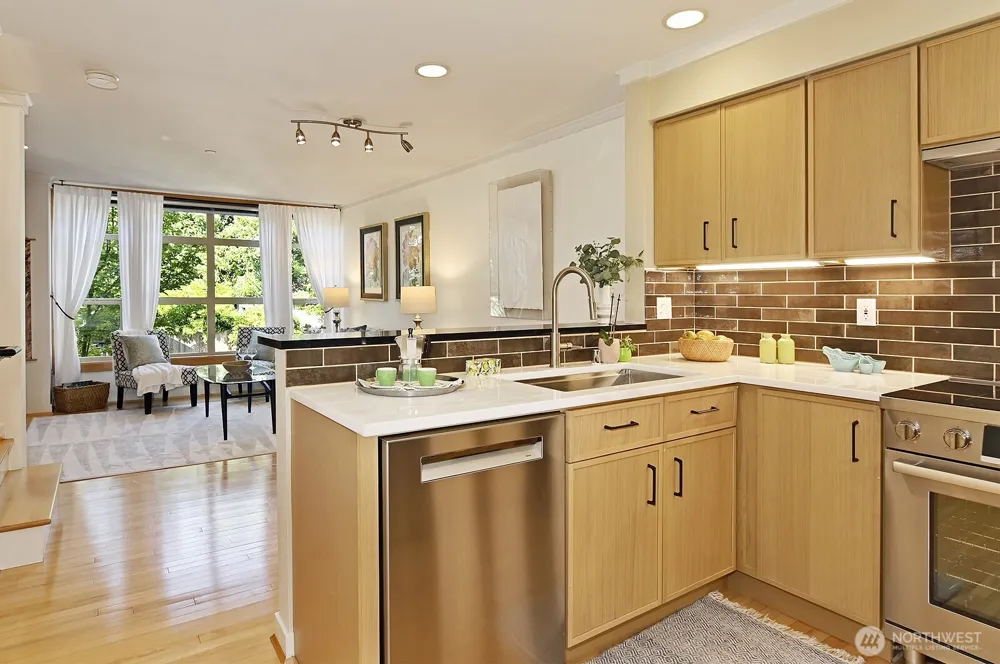 2502 50th Street #103 Seattle, WA 98103