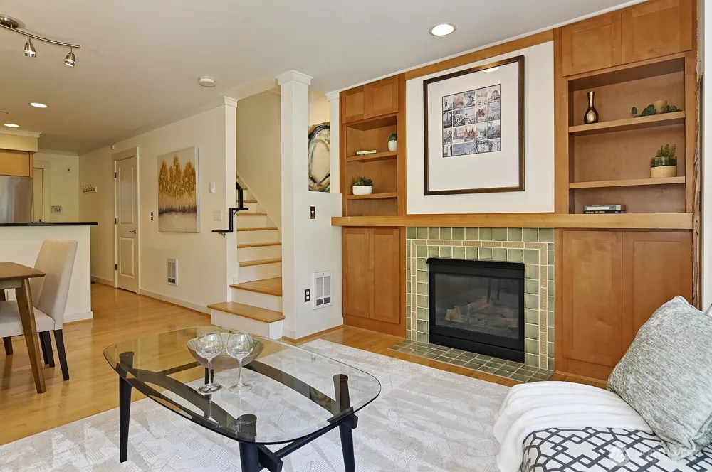 2502 50th Street #103 Seattle, WA 98103