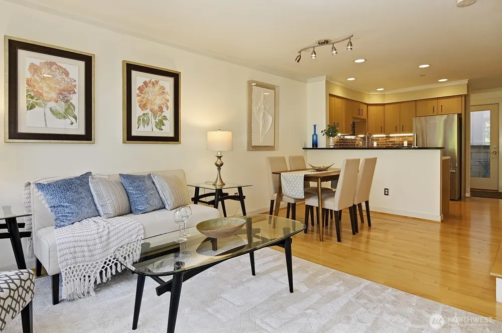 2502 50th Street #103 Seattle, WA 98103
