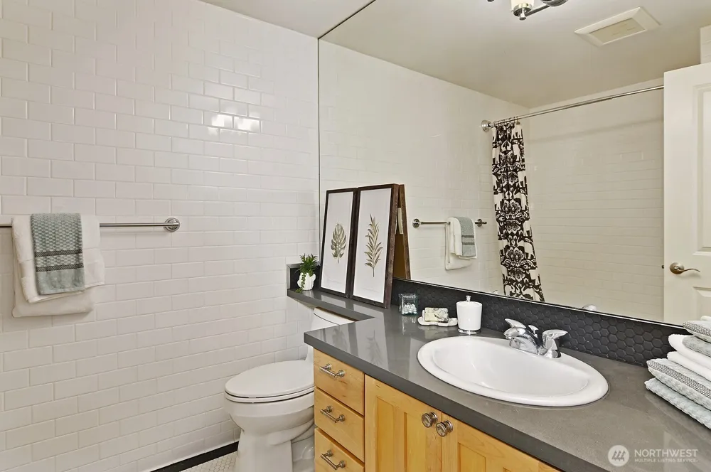 2502 50th Street #103 Seattle, WA 98103
