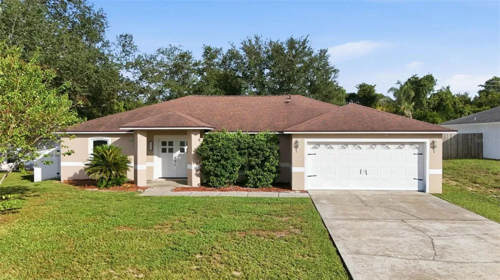 236 COUNTRY LAKES CIRCLE Groveland, FL 34736