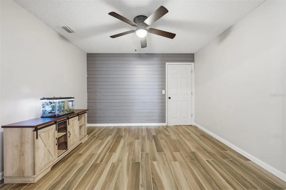 236 COUNTRY LAKES CIRCLE Groveland, FL 34736