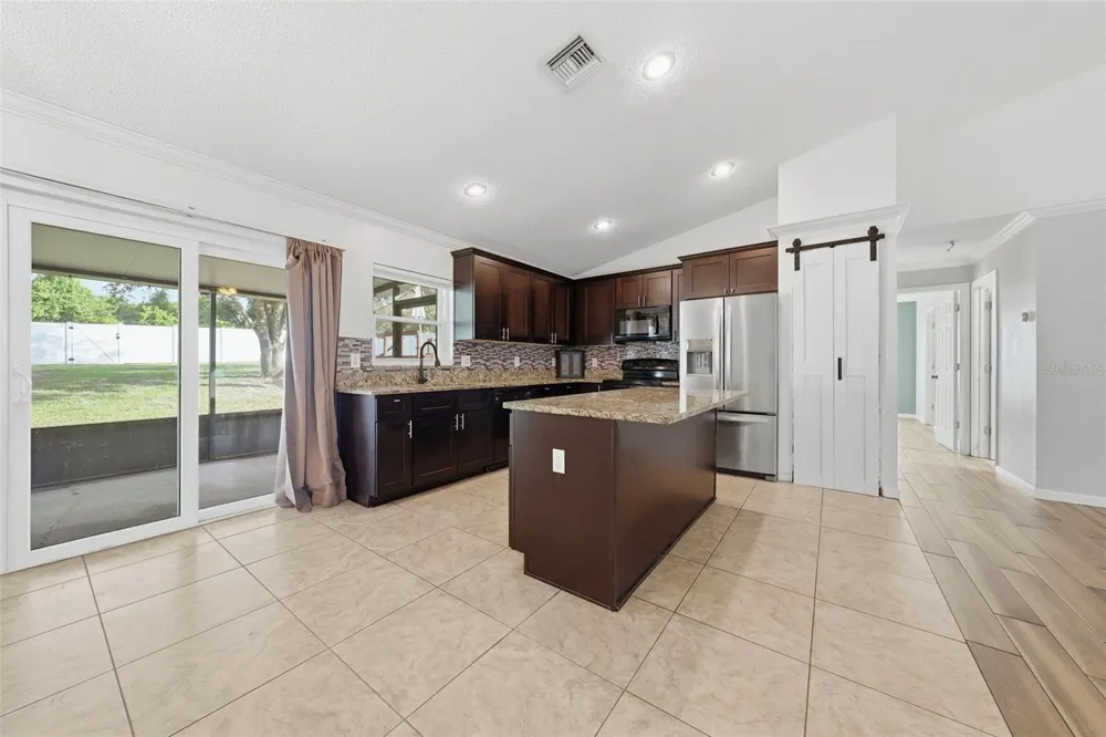236 COUNTRY LAKES CIRCLE Groveland, FL 34736