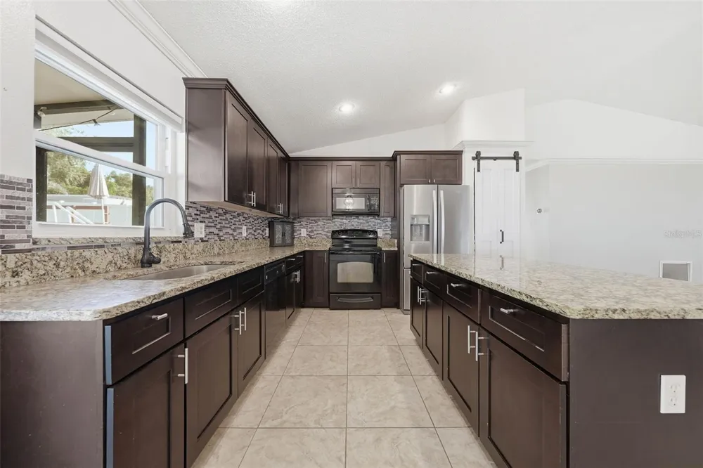 236 COUNTRY LAKES CIRCLE Groveland, FL 34736