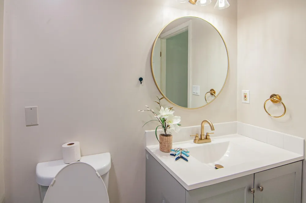 21411 Orchard Lake Road Farmington Hills City, MI 48336