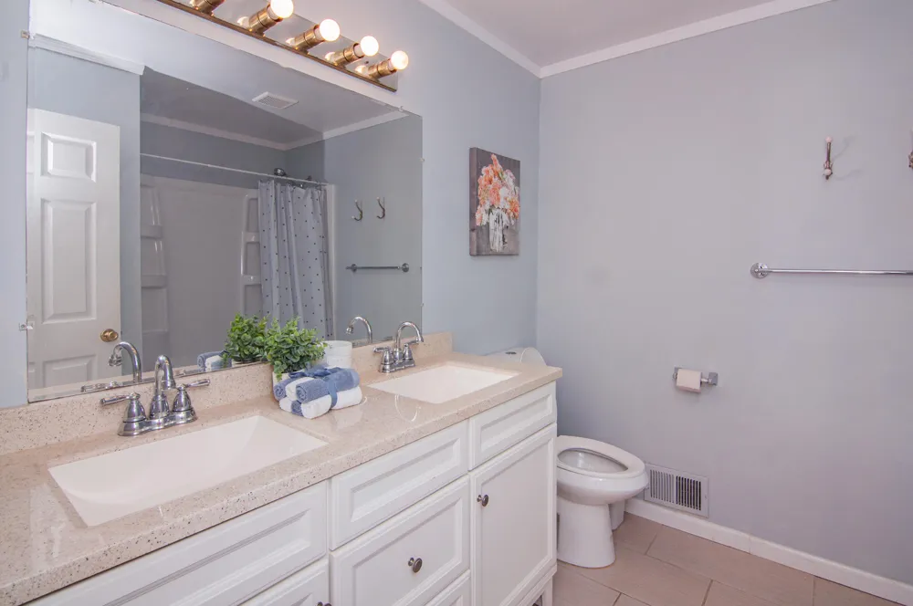 21411 Orchard Lake Road Farmington Hills City, MI 48336