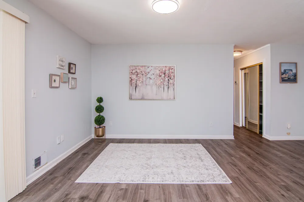21411 Orchard Lake Road Farmington Hills City, MI 48336
