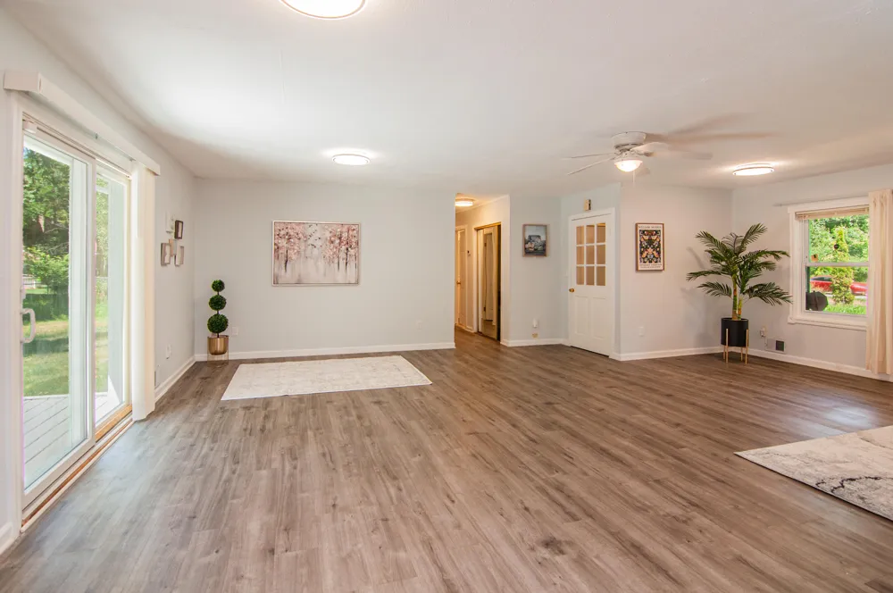21411 Orchard Lake Road Farmington Hills City, MI 48336