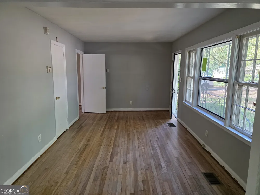 1894 Oak Valley RD Decatur, GA 30035