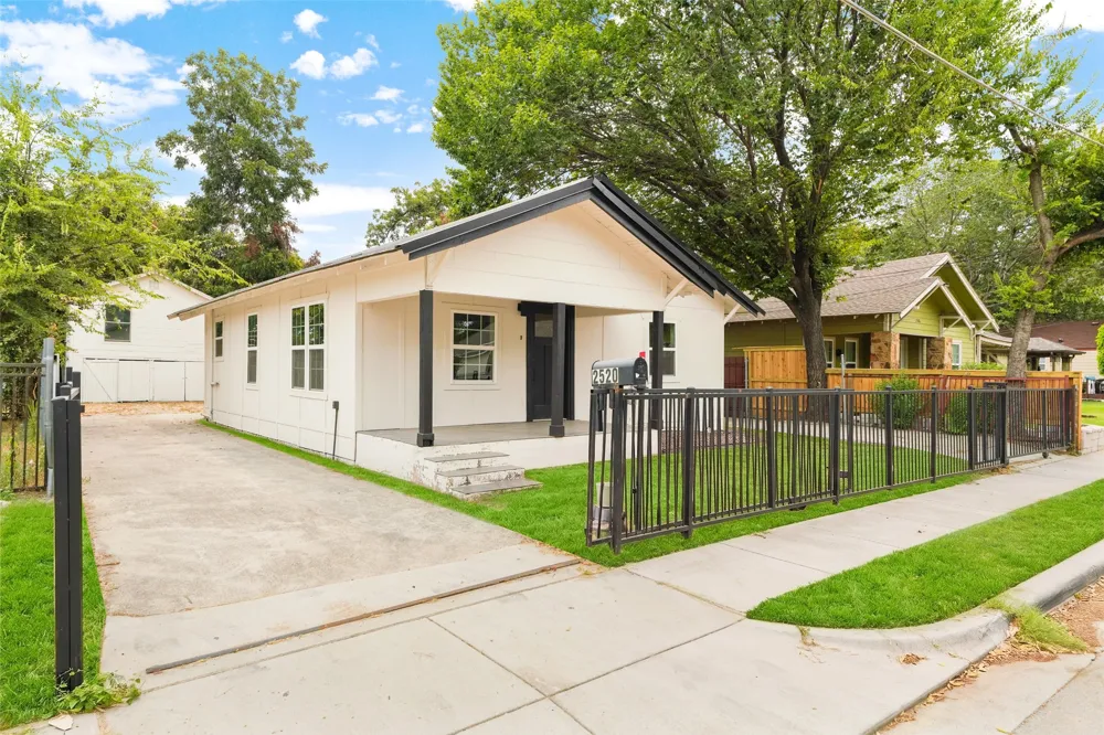 2520 Dell Street Fort Worth, TX 76111