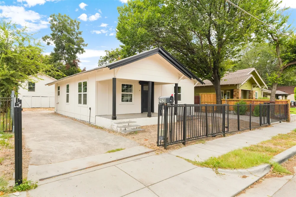 2520 Dell Street Fort Worth, TX 76111